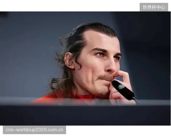 瑟云聚与德米拉尔的中卫组合经验丰富，将是稳定防线的基石。